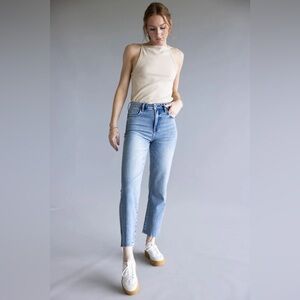 Hidden Jeans Tracey High Rise Cropped Straight Leg Raw Hem Light Wash Stretch 31